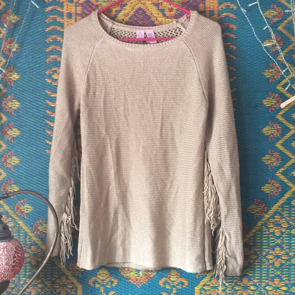 Fringe sleeve sweater - Picture 1 of 2